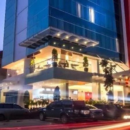 Redstar Hotel Giacarta Esterno foto