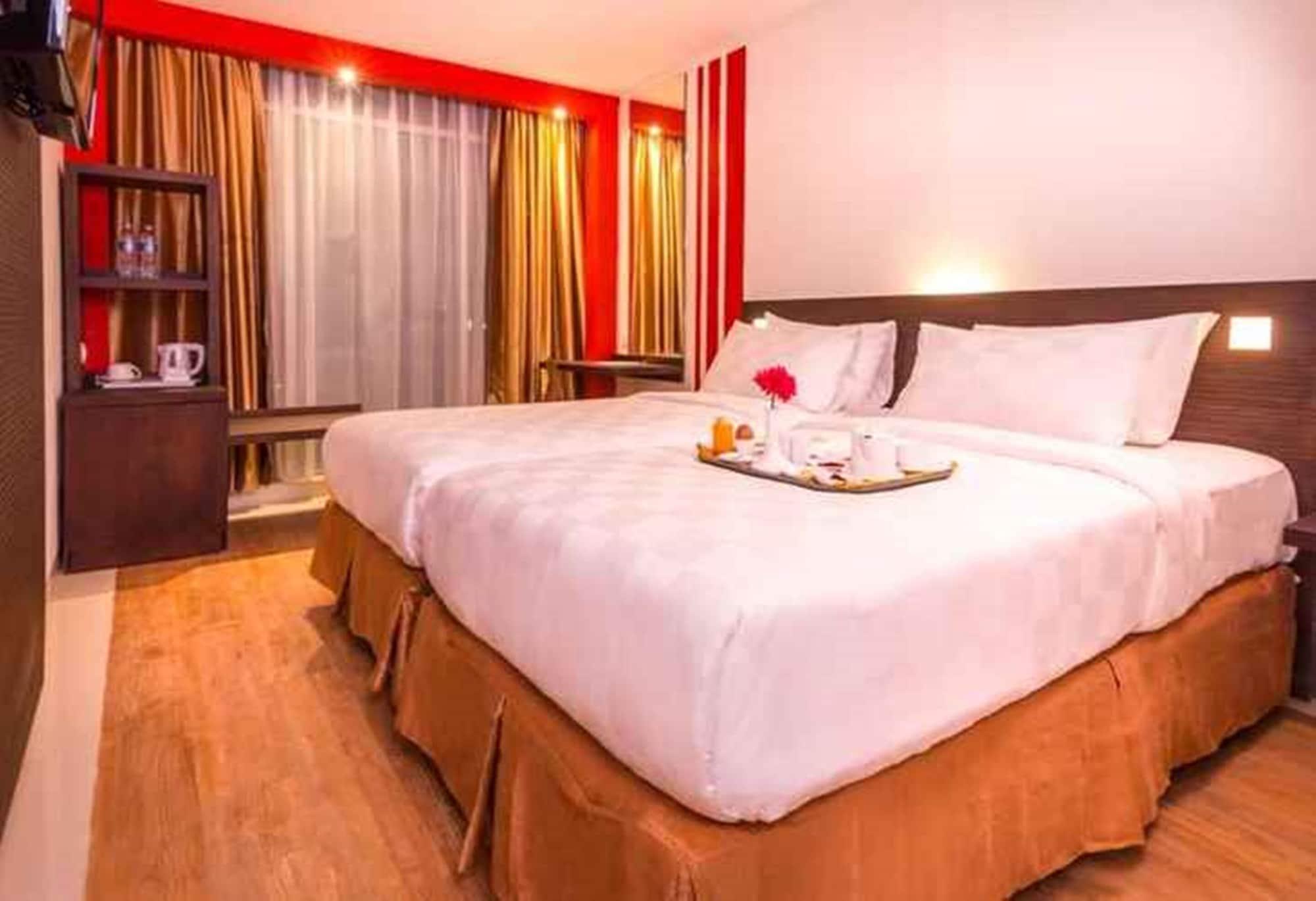 Redstar Hotel Giacarta Esterno foto