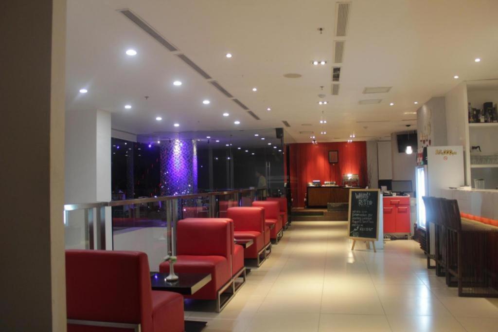 Redstar Hotel Giacarta Esterno foto
