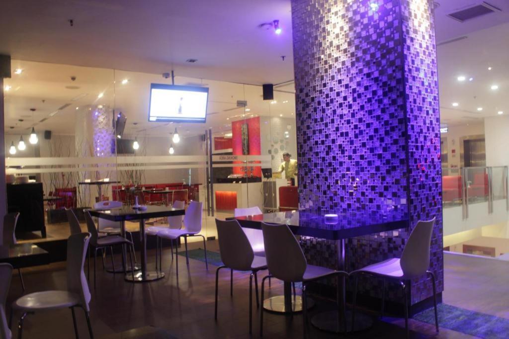 Redstar Hotel Giacarta Esterno foto