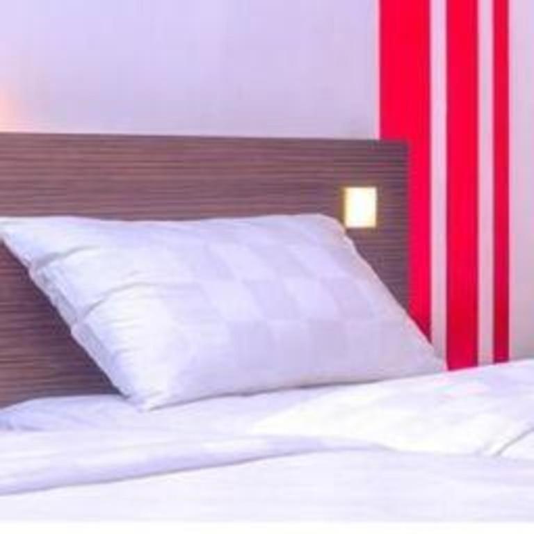 Redstar Hotel Giacarta Esterno foto