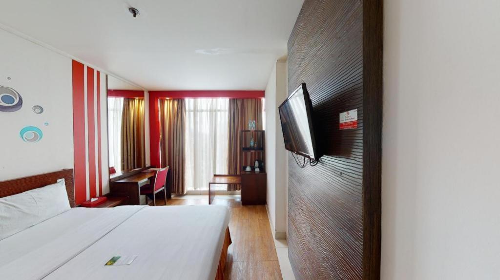 Redstar Hotel Giacarta Esterno foto