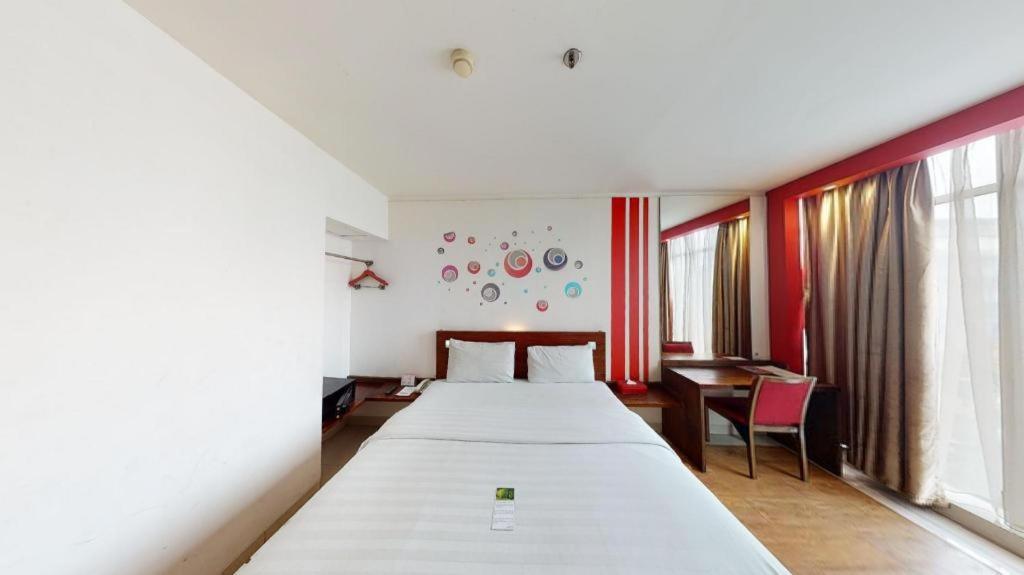 Redstar Hotel Giacarta Esterno foto