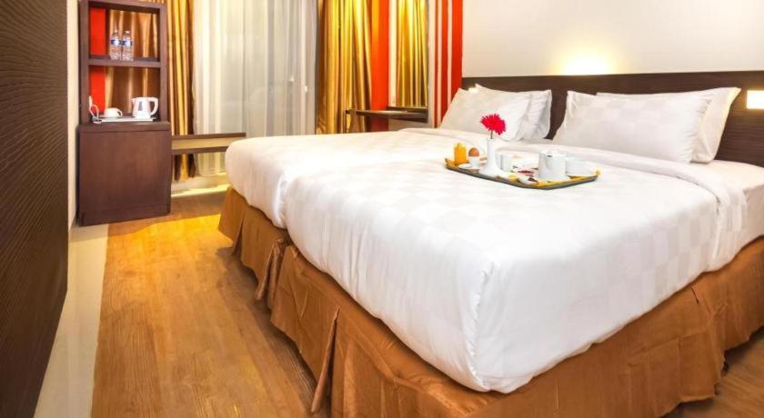Redstar Hotel Giacarta Esterno foto
