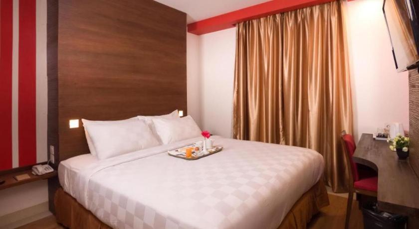 Redstar Hotel Giacarta Esterno foto