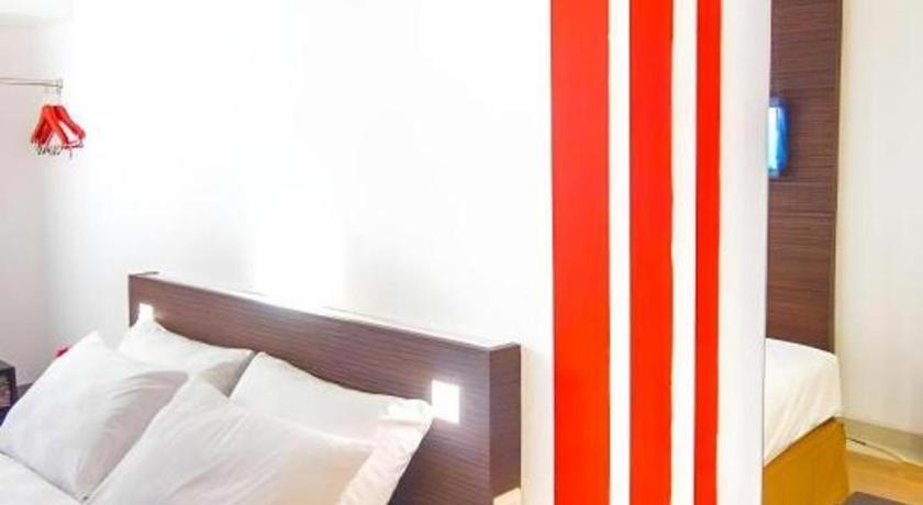 Redstar Hotel Giacarta Esterno foto