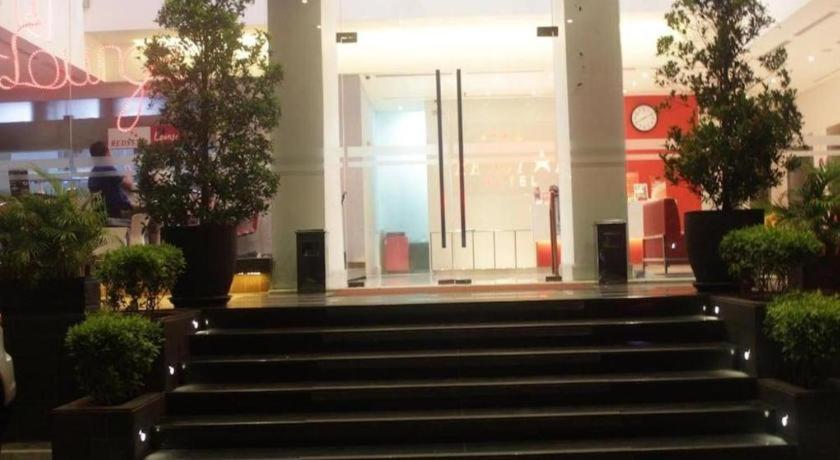 Redstar Hotel Giacarta Esterno foto