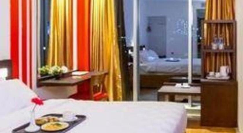 Redstar Hotel Giacarta Esterno foto