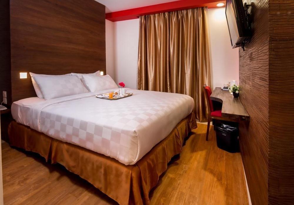 Redstar Hotel Giacarta Esterno foto
